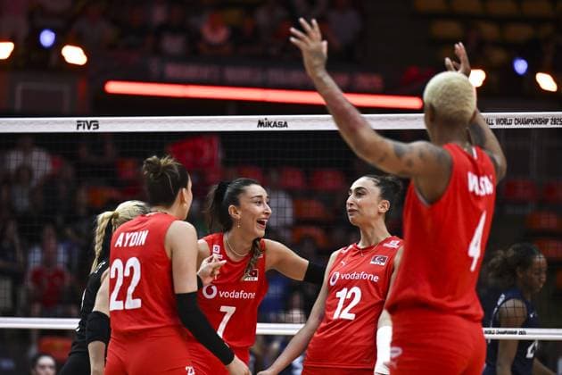 USA v Turkiye - FIVB Women’s World Volleyball Championship BANGKOK, THAILAND - SEPTEMBER 4: Turkiye’s Melissa Teresa Vargas (4) reacts during the FIVB Women’s Volleyball World Championship, WM, Weltmeisterschaft quarterfinal match between Turkiye and the United States at Huamark Indoor Stadium in Bangkok, Thailand, on September 4, 2025. Mustafa Hatipoglu Anadolu Banghok Thailand. Editorial use only. Please get in touch for any other usage.  Copyright: x2025xAnadoluxMustafaxHatipoglux