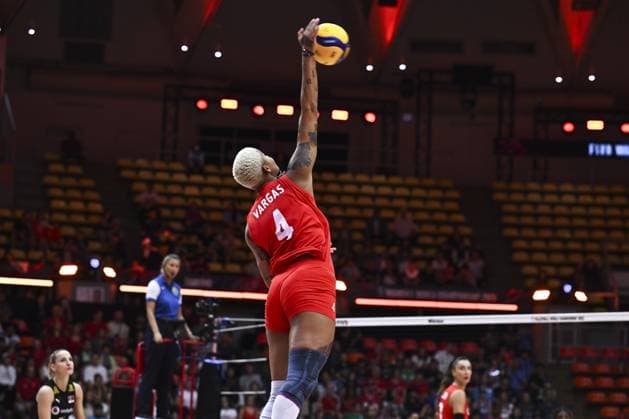 USA v Turkiye - FIVB Women’s World Volleyball Championship BANGKOK, THAILAND - SEPTEMBER 4: Turkiye’s Melissa Teresa Vargas (4) in action during the FIVB Women’s Volleyball World Championship, WM, Weltmeisterschaft quarterfinal match between Turkiye and the United States at Huamark Indoor Stadium in Bangkok, Thailand, on September 4, 2025. Mustafa Hatipoglu Anadolu Banghok Thailand. Editorial use only. Please get in touch for any other usage.  Copyright: x2025xAnadoluxMustafaxHatipoglux