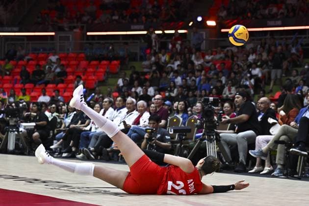 USA v Turkiye - FIVB Women’s World Volleyball Championship BANGKOK, THAILAND - SEPTEMBER 4: Turkiye’s Ilkin Aydin (22) in action during the FIVB Women’s Volleyball World Championship, WM, Weltmeisterschaft quarterfinal match between Turkiye and the United States at Huamark Indoor Stadium in Bangkok, Thailand, on September 4, 2025. Mustafa Hatipoglu Anadolu Banghok Thailand. Editorial use only. Please get in touch for any other usage.  Copyright: x2025xAnadoluxMustafaxHatipoglux