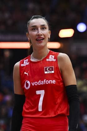 USA v Turkiye - FIVB Women’s World Volleyball Championship BANGKOK, THAILAND - SEPTEMBER 4: Turkiye’s Hande Baladin in action during the FIVB Women’s Volleyball World Championship, WM, Weltmeisterschaft quarterfinal match between Turkiye and the United States at Huamark Indoor Stadium in Bangkok, Thailand, on September 4, 2025. Mustafa Hatipoglu Anadolu Banghok Thailand. Editorial use only. Please get in touch for any other usage.  Copyright: x2025xAnadoluxMustafaxHatipoglux