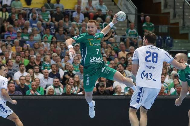 04 09 2025, xtgx, Handball, Daikin HBL, SC DHfK Leipzig TBV Lemgo Lippe v l Tomas Pircoh Leipzig wirft Tor, Torschuetze, erzielt Tor, Treffer, scores the goal Leipzig