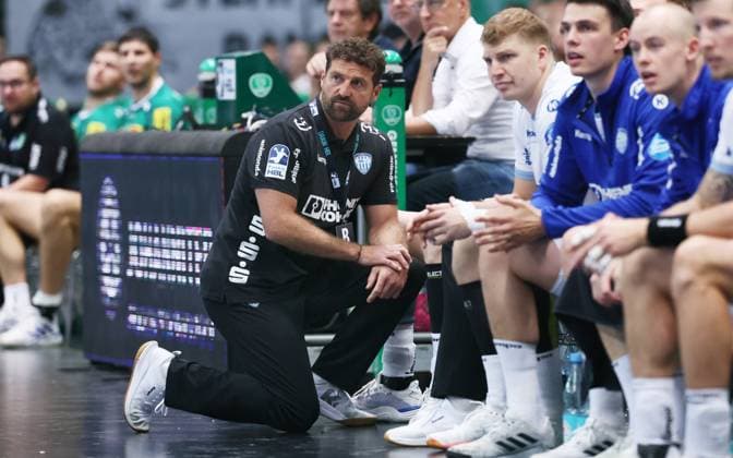 Leipzig, 04 09 2025, Arena Leipzig, Handball, Bundesliga, 2 Spieltag , SC DHfK Leipzig vs TBV Lemgo , Im Bild Trainer Florian Kehrmann, TBV Lemgo , Nur zur redaktionellen Nutzung Only editorial use , DHB HBL regulations prohibit any use of photographs as image sequences and or quasi video ,