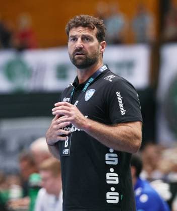 Leipzig, 04 09 2025, Arena Leipzig, Handball, Bundesliga, 2 Spieltag , SC DHfK Leipzig vs TBV Lemgo , Im Bild Trainer Florian Kehrmann, TBV Lemgo , Nur zur redaktionellen Nutzung Only editorial use , DHB HBL regulations prohibit any use of photographs as image sequences and or quasi video ,