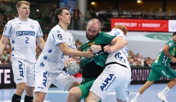 Leipzig, 04 09 2025, Arena Leipzig, Handball, Bundesliga, 2 Spieltag , SC DHfK Leipzig vs TBV Lemgo , In the picture from left Lukas Hutecek 2, Lemgo , Frederik Simak 8, Lemgo , Moritz Preuss 24, Leipzig , Nicolai Theilinger 3, Lemgo , For editorial use only Only editorial use , DHB HBL regulations prohibit any use of photographs as image sequences and or quasi video ,