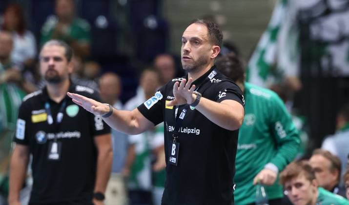 Leipzig, 04 09 2025, Arena Leipzig, Handball, Bundesliga, 2 Spieltag , SC DHfK Leipzig vs TBV Lemgo , Im Bild Trainer Raul Alonso, DHfK Leipzig , Nur zur redaktionellen Nutzung Only editorial use , DHB HBL regulations prohibit any use of photographs as image sequences and or quasi video ,