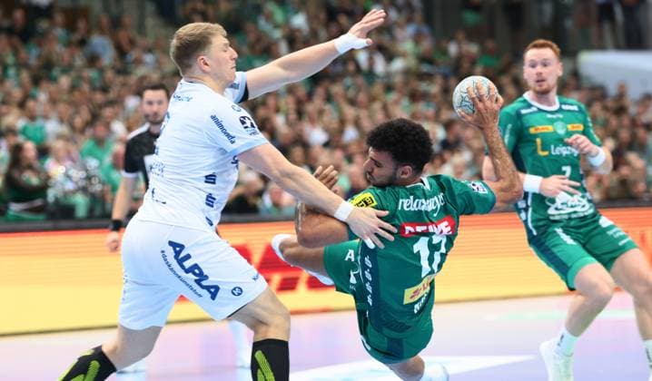 Leipzig, 04 09 2025, Arena Leipzig, Handball, Bundesliga, 2 Spieltag , SC DHfK Leipzig vs TBV Lemgo , In the picture from left Lukas Hutecek 2, Lemgo , Ahmed Khairi 17, Leipzig , For editorial use only , DHB HBL regulations prohibit any use of photographs as image sequences and or quasi video ,