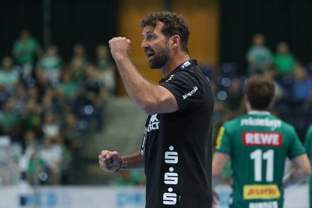 04 09 2025, xtgx, Handball, Daikin HBL, SC DHfK Leipzig TBV Lemgo Lippe v l Florian Kehrmann Lemgo, Trainer Jubel, Torjubel, jubelt ueber das Tor, celebrate the goal, celebration Leipzig