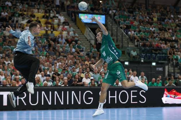 04 09 2025, xtgx, Handball, Daikin HBL, SC DHfK Leipzig TBV Lemgo Lippe v l Staffan Peter Leipzig, 18 throws goal, Torschuetze, erzielt Tor, Treffer, scores the goal Leipzig