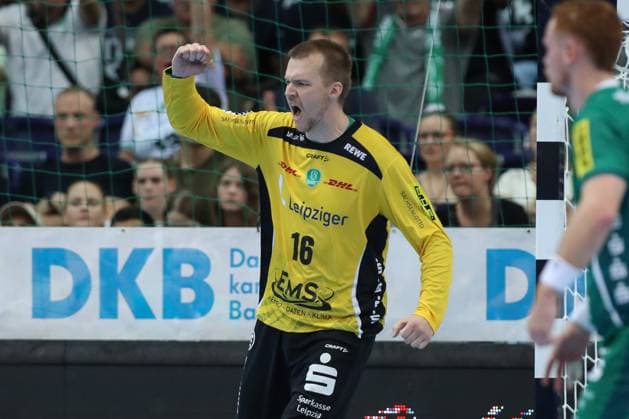 04 09 2025, xtgx, Handball, Daikin HBL, SC DHfK Leipzig TBV Lemgo Lippe v l Tomas Mrkva Leipzig, 16 cheers over held ball, defended, held, Torhueter Leipzig