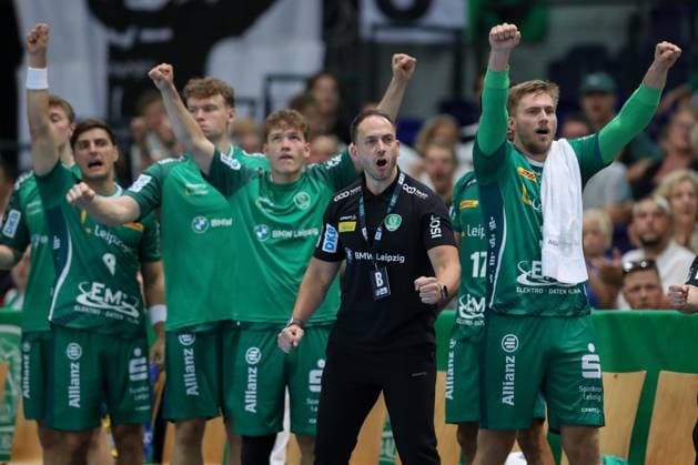 04 09 2025, xtgx, Handball, Daikin HBL, SC DHfK Leipzig TBV Lemgo Lippe v l Raul Alonso Leipzig, coach cheers, goal celebration, celebrate the goal, celebration Leipzig