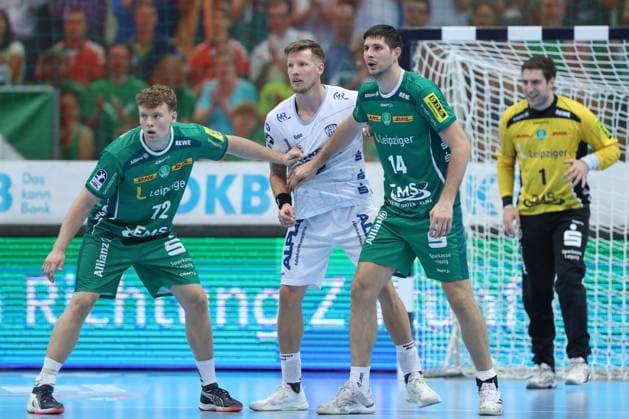 04 09 2025, xtgx, Handball, Daikin HBL, SC DHfK Leipzig TBV Lemgo Lippe v l Tim Hertzfeld Leipzig, 72 , Adam Nyfjaell Lemgo, 22 , Marko Mamic Leipzig, 14 duel, duel, fight, tackle Leipzig