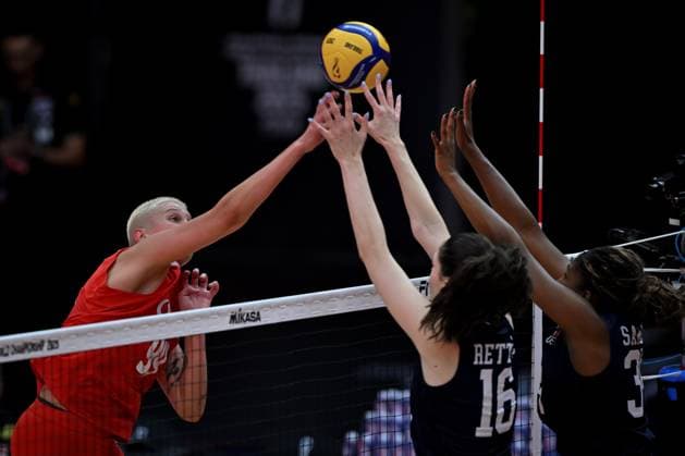 USA v Turkiye - FIVB Women’s World Volleyball Championship BANGKOK, THAILAND - SEPTEMBER 4: Ebrar Karakurt (99) of Turkiye in action during the FIVB Women’s Volleyball World Championship, WM, Weltmeisterschaft quarterfinal match between Turkiye and the United States at Huamark Indoor Stadium in Bangkok, Thailand, on September 4, 2025. Mustafa Hatipoglu Anadolu Banghok Thailand. Editorial use only. Please get in touch for any other usage.  Copyright: x2025xAnadoluxMustafaxHatipoglux