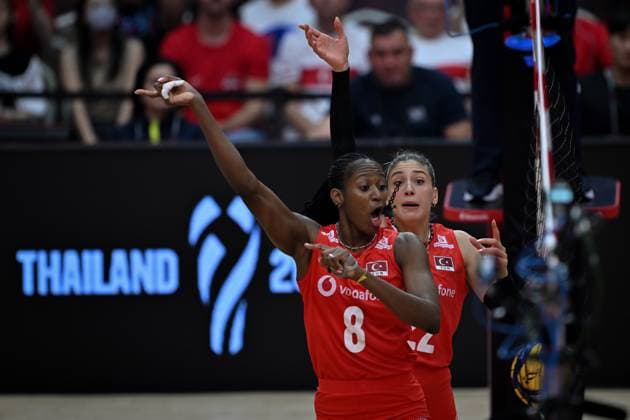 USA v Turkiye - FIVB Women’s World Volleyball Championship BANGKOK, THAILAND - SEPTEMBER 4: Sinead Jack Kisal (8) of Turkiye in action during the FIVB Women’s Volleyball World Championship, WM, Weltmeisterschaft quarterfinal match between Turkiye and the United States at Huamark Indoor Stadium in Bangkok, Thailand, on September 4, 2025. Mustafa Hatipoglu Anadolu Banghok Thailand. Editorial use only. Please get in touch for any other usage.  Copyright: x2025xAnadoluxMustafaxHatipoglux