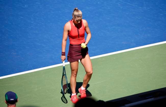 Us open tennis 2025. (spo) julia stusek vs hannah klugman tennis, grand slam, us open, girls, quarterfinals. September 4, 2025, new york, usa : hannah klugman (in red) defeats julia stusek (in black,) 6-3; 6-2 in the us open, girls, quarterfinals at louis armstrong stadium and classifies for the semi finals of the 145th us open, which is one of four annual grand slam tennis tournaments, held in late august and early september on hard courts at the usta billie jean king national tennis center in flushing meadows, queens, new york. The tournament features men s, women s, and mixed singles and doubles championships, plus wheelchair events. It is run by the united states tennis association (usta) and is the final major tournament of the year. This 2025 tournament is celebrating the 75th anniversary of althea gibson breaking the color barrier, which is being honored with a special theme and artwork for the event. Credit: niyi fote thenews2 (Foto: Niyi Fote Thenews2 imago images) SPO Copyright: xNiyixFotex