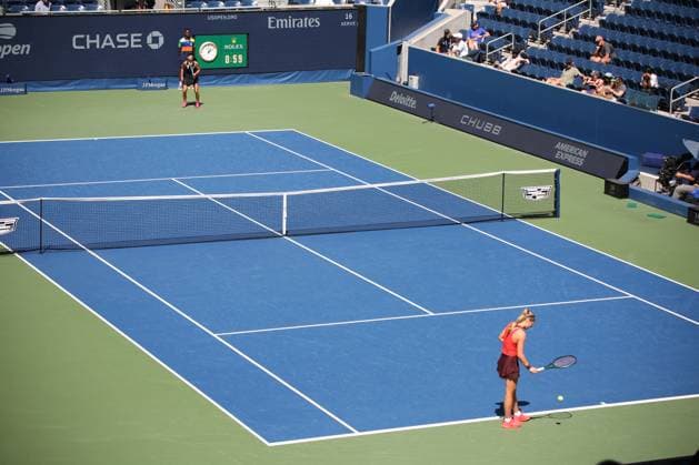 RECORD DATE NOT STATED Us open tennis 2025. (spo) julia stusek vs hannah klugman tennis, grand slam, us open, girls, quarterfinals. September 4, 2025, new york, usa : hannah klugman (in red) defeats julia stusek (in black,) 6-3; 6-2 in the us open, girls, quarterfinals at louis armstrong stadium and classifies for the semi finals of the 145th us open, which is one of four annual grand slam tennis tournaments, held in late august and early september on hard courts at the usta billie jean king national tennis center in flushing meadows, queens, new york. The tournament features men s, women s, and mixed singles and doubles championships, plus wheelchair events. It is run by the united states tennis association (usta) and is the final major tournament of the year. This 2025 tournament is celebrating the 75th anniversary of althea gibson breaking the color barrier, which is being honored with a special theme and artwork for the event. Credit: niyi fote thenews2 (Foto: Niyi Fote Thenews2 imago images) SPO Copyright: xNiyixFotex