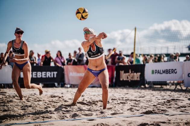 Beach Volleyball Womens German Championships 2025 Timmendorfer Strand 04 09 2025 Karla Borger takes the ball Timmendorfer Strand Ahmann Hager Arena Schleswig Holstein Germany