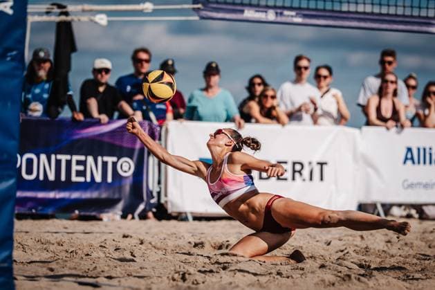 Beach Volleyball Womens German Championships 2025 Timmendorfer Strand 04 09 2025 Sophie Sarnighausen jumps for the ball Timmendorfer Strand Ahmann Hager Arena Schleswig Holstein Germany