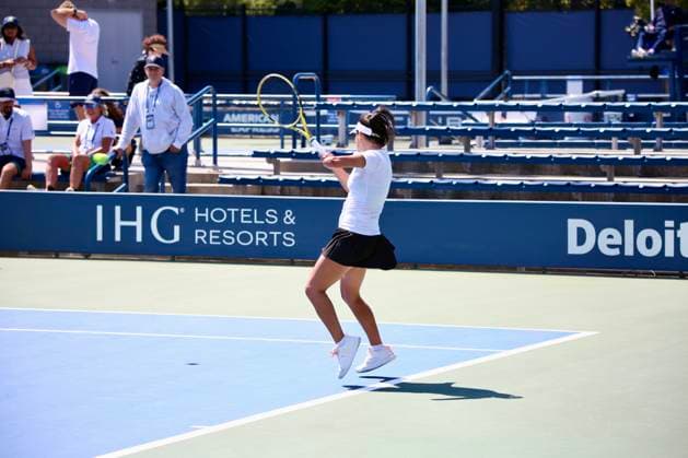 Sam shnowske vs thalita rodrigues in para standing t1, 1st round at us open tennis 2025. (spo) sam shnowske vs thalita rodrigues in para standing t1, 1st round at us open tennis 2025. September 4, 2025, new york, usa : american sam shnowske(in black cap & grey shirt) vs brazilian thalita rodrigues (in white cap & shirt) in para standing t1, 1st round of us open tennis 2025. Para standing tennis is the format for people with physical impairments who want to play tennis without using a wheelchair. This includes, but not limited to, people with limb loss, limb deficiencies, cerebral palsy, acquired brain injuries or people of short stature amid the 145th us open, which is one of four annual grand slam tennis tournaments, held in late august and early september on hard courts at the usta billie jean king national tennis center in flushing meadows, queens, new york. The tournament features men s, women s, and mixed singles and doubles championships, plus wheelchair events. It is run by the united states tennis association (usta) and is the final major tournament of the year. This 2025 tournament is celebrating the 75th anniversary of althea gibson breaking the color barrier, which is being honored with a special theme and artwork for the event. Credit: niyi fote thenews2 (Foto: Niyi Fote Thenews2 imago images) SPO Copyright: xNiyixFotex