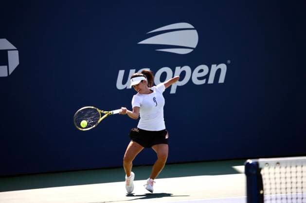 Sam shnowske vs thalita rodrigues in para standing t1, 1st round at us open tennis 2025. (spo) sam shnowske vs thalita rodrigues in para standing t1, 1st round at us open tennis 2025. September 4, 2025, new york, usa : american sam shnowske(in black cap & grey shirt) vs brazilian thalita rodrigues (in white cap & shirt) in para standing t1, 1st round of us open tennis 2025. Para standing tennis is the format for people with physical impairments who want to play tennis without using a wheelchair. This includes, but not limited to, people with limb loss, limb deficiencies, cerebral palsy, acquired brain injuries or people of short stature amid the 145th us open, which is one of four annual grand slam tennis tournaments, held in late august and early september on hard courts at the usta billie jean king national tennis center in flushing meadows, queens, new york. The tournament features men s, women s, and mixed singles and doubles championships, plus wheelchair events. It is run by the united states tennis association (usta) and is the final major tournament of the year. This 2025 tournament is celebrating the 75th anniversary of althea gibson breaking the color barrier, which is being honored with a special theme and artwork for the event. Credit: niyi fote thenews2 (Foto: Niyi Fote Thenews2 imago images) SPO Copyright: xNiyixFotex