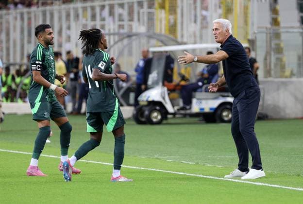 Algerie vs Botswana qualification pour la Coupe du Monde de la F Reaction du selectionneur algerien Vladimir Petkovic (R) , lors du match de qualification pour la Coupe du Monde de la FIFA 2026 entre l Algerie et Botswana au Stade Hocine Ait Ahmed aTizi Ouzou, AlgÃ rie, le 04 Septembre 2025 (Photo By Billel Bensalem APP) tizi ouzou Algerie Copyright: xAPPxAlgeriexPressxPhotosxBillelxBensalemx xAPPx IMG_1584