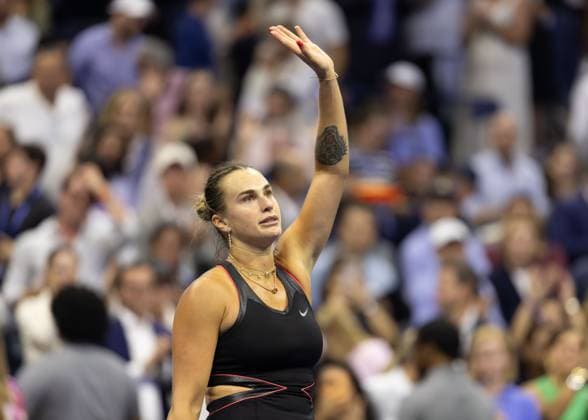 Aryna Sabalenka waves and thanks the crowd, fans after the win, US Open Championships 2023, USTA Billie Jean King National Tennis Center, Flushing Meadows, New York, USA Copyright: xJuergenxHasenkopfx