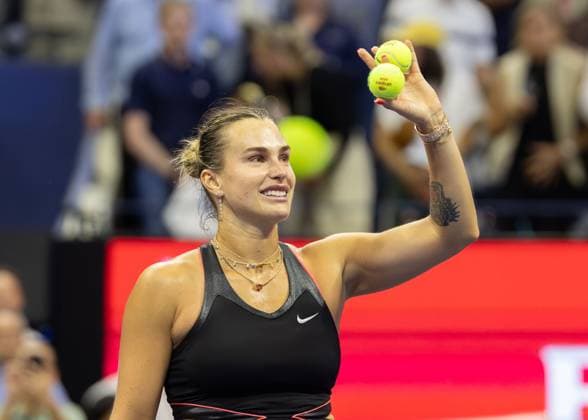 Aryna Sabalenka hits balls on the tribune, US Open Championships 2023, USTA Billie Jean King National Tennis Center, Flushing Meadows, New York, USA Copyright: xJuergenxHasenkopfx