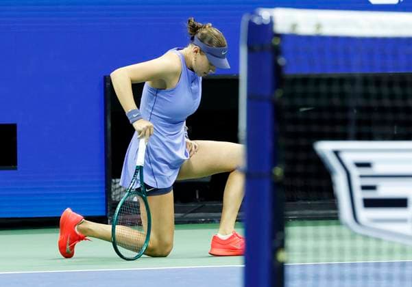 Amanda Anisimova gets up after slipping to her knees in the 2nd set against Naomi Osaka of Japan in a Women s semifinal match at the 2025 US Open Tennis Championship at the USTA Billie Jean King National Tennis Center in New York City on Thursday, September 4, 2025.  NYP20250904921 JOHNxANGELILLO