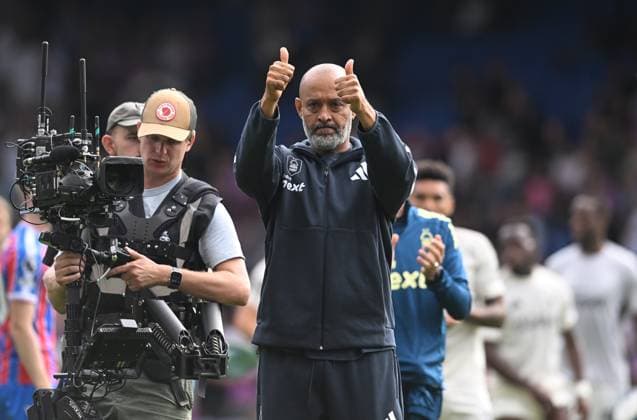 Nuno Espirito Santo manager of Nottingham Forest gestures to the fans at the end of the match Crystal Palace v Nottingham Forest, Premier League, Football, Selhurst Park, London, UK - 24 Aug 2025London Selhurst Park United Kingdom EDITORIAL USE ONLY No use with unauthorised audio, video, data, fixture lists, club league logos or live services. Online in-match use limited to 120 images, no video emulation. No use in betting, games or single club league player publications. Copyright: xAlanxWalter Shutterstockx 15451858at