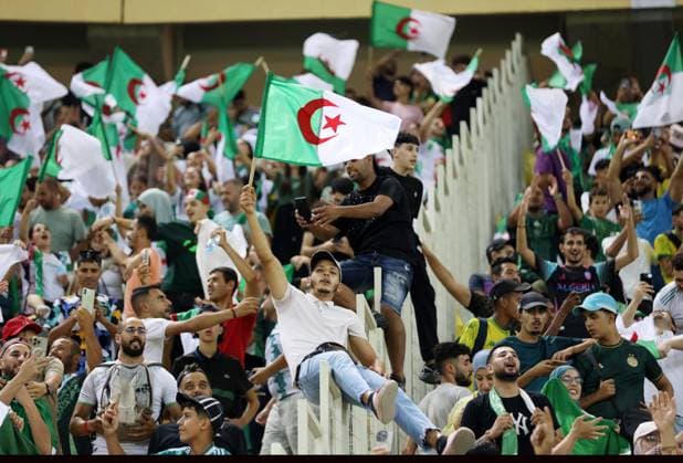 Algeria v Botswana - 2026 FIFA World Cup, WM, Weltmeisterschaft, Fussball Qualifier Algerian fans cheer before the 2026 FIFA World Cup qualifying match between Algeria and Botswana at Hocine Ait Ahmed Stadium in Tizi Ouzou, Algeria, on September 4, 2025 TIZI ouzou Algeria  Copyright: xAPPx originalFilename:app-notitle250904_npgec.jpg