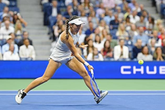 (250905) -- NEW YORK, Sept. 5, 2025 -- Jessica Pegula of the United States hits a return during the women s singles semifinal match against Aryna Sabalenka of Belarus at the 2025 US Open tennis championships in New York, the United States, Sept. 4, 2025. ) (SP)U.S.-NEW YORK-TENNIS-US OPEN-WOMEN S SINGLES-SEMIFINALS LixRui 