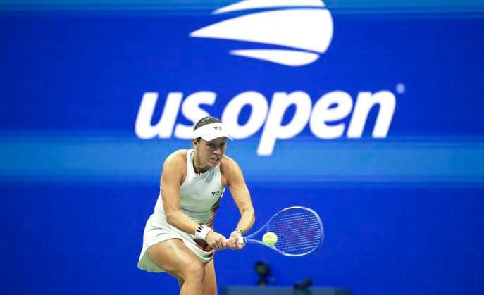 (250905) -- NEW YORK, Sept. 5, 2025 -- Jessica Pegula of the United States hits a return during the women s singles semifinal match against Aryna Sabalenka of Belarus at the 2025 US Open tennis championships in New York, the United States, Sept. 4, 2025. ) (SP)U.S.-NEW YORK-TENNIS-US OPEN-WOMEN S SINGLES-SEMIFINALS WuxXiaoling 