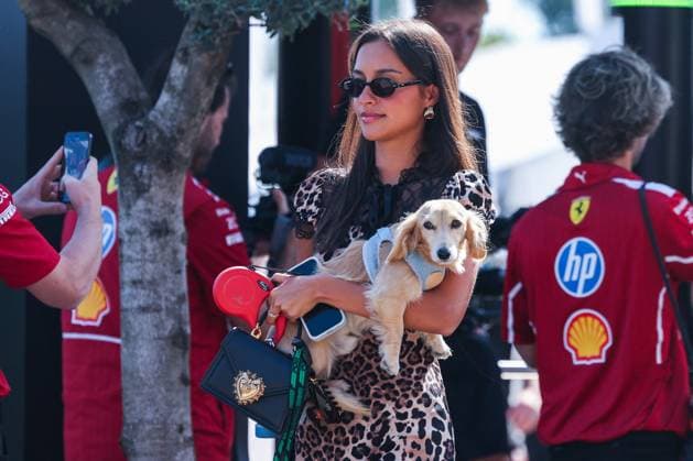 MOTORI - Formula 1 - Pirelli Gran Premio d Italia 2025 - Drivers press conference, PK, Pressekonferenz Alexandra Saint Mleux girlfriend of Charles Leclerc of Monaco and Ferrari walks in the paddock holding their dog during F1 Grand Prix of Italy 2025 - Media Day at Autodromo Nazionale Monza Monza Italy  Copyright: xIPAxSport ABACAx