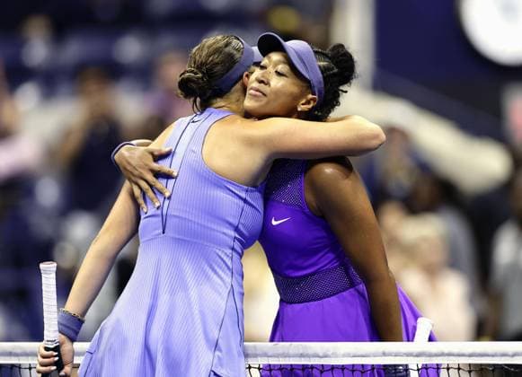 Tennis: U.S. Open Japan s Naomi Osaka (R) salutes Amanda Anisimova of the United States after losing in the U.S. Open women s singles semifinals in New York in the early hours of Sept. 5, 2025.  A14AA0004821828P