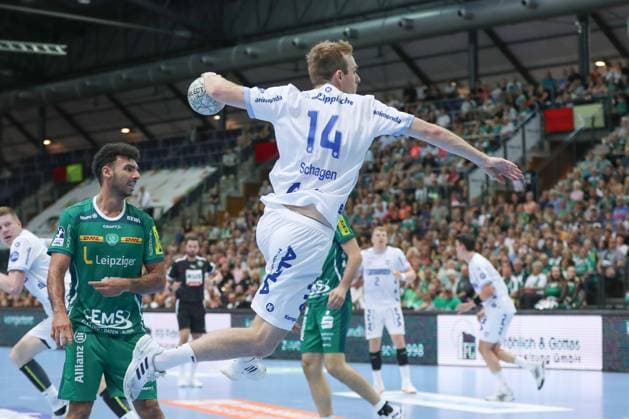 04 09 2025, xgox, Handball Daikin HBL DHfK Leipzig TBV Lemgo Lippe emspor, v l Bobby Schagen Lemgo, 14 throws goal, Torschuetze, scores goal, Treffer, scores the goal Leipzig