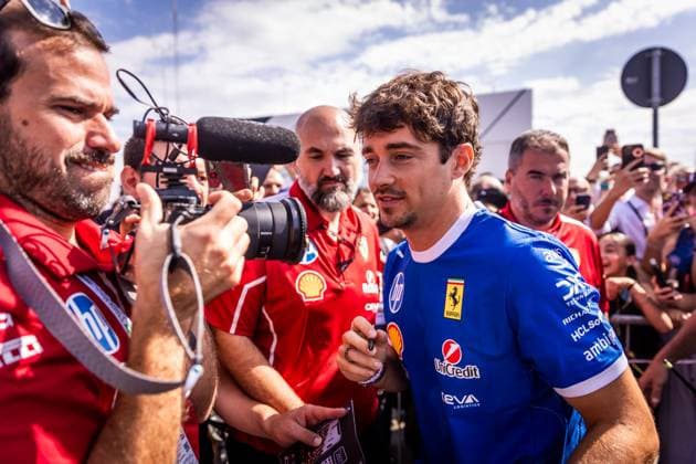 F1 ITALIAN GRAND PRIX FRIDAY Charles Leclerc of Monaco and Scuderia Ferrari cheers the fans ahead of friday s practice of the F1 Grand Prix of Italy - Formula 1 Pirelli Gran Premio D Italia 2025 at Autodromo Nazionale Monza Circuit on September 05, 2025, in Monza, Italy. Copyright: xx 080A3548