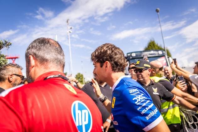 F1 ITALIAN GRAND PRIX FRIDAY Charles Leclerc of Monaco and Scuderia Ferrari cheers the fans ahead of friday s practice of the F1 Grand Prix of Italy - Formula 1 Pirelli Gran Premio D Italia 2025 at Autodromo Nazionale Monza Circuit on September 05, 2025, in Monza, Italy. Copyright: xx 080A3566