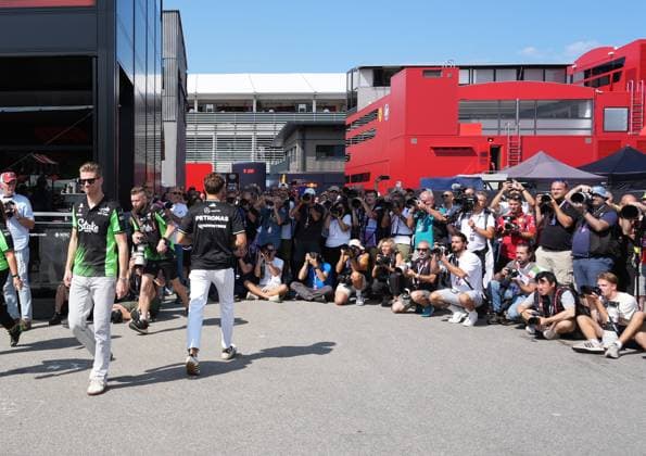 FORMULA 1 PIRELLI GRAN PREMIO D™ITALIA 2025 05 09 2025, Autodromo Nazionale Monza, Monza, FORMULA 1 PIRELLI GRAN PREMIO D™ITALIA 2025 , pictured Nico Hülkenberg DEU , Stake F1 Team Kick Sauber, George Russell GBR , Mercedes AMG Petronas Formula One Team nordphotoxGmbHx xBratic nph00250
