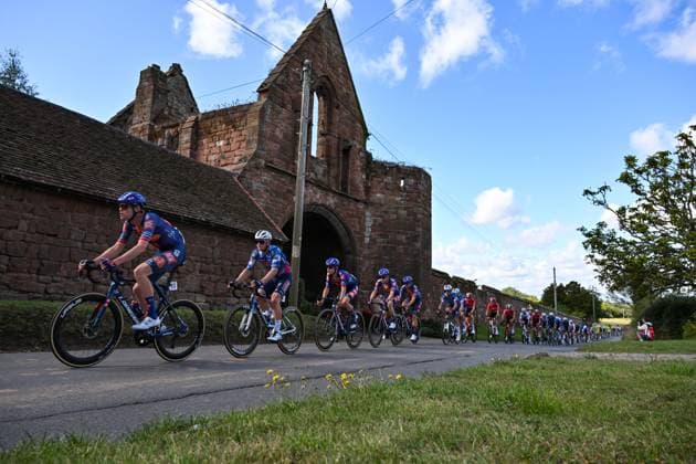 2025 Lloyds Tour of Britain Picture by Bruce Rollinson SWpix.com - 05 09 2025 - Cycling - 2025 Lloyds Tour of Britain - Stage 4: Atherstone to Burton Dassett Country Park - Enzo Leijnse (Team Picnic PostNL), Luke Lamperti (Soudal Quick-Step) Copyright: x xSWpix.comx(t axPhotographyxHubxLtd)xBrucexRollinson SWpix.comx SWP-3069-2452