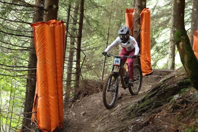 05 09 2025, ChampÃ ry, ChampÃ ry 2025 UCI Mountain Bike World Championships, Gianna Nef SUI during the Junior Women s Downhill qualification ChampÃ ry Grand Paradis Valais Switzerland Copyright: xJustPictures.ch FrancescoxMinghettix jp-en-FrMi-MNG_2089