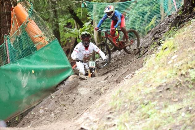 05 09 2025, ChampÃ ry, ChampÃ ry 2025 UCI Mountain Bike World Championships, Kamil Tymon POL 81 and Filippo Turatti ITA 80 during the Junior Men s Downhill qualification ChampÃ ry Grand Paradis Valais Switzerland Copyright: xJustPictures.ch FrancescoxMinghettix jp-en-FrMi-MNG_2353