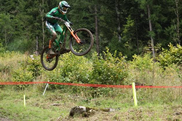 05 09 2025, ChampÃ ry, ChampÃ ry 2025 UCI Mountain Bike World Championships, Darragh Ryan IRL during the Junior Men s Downhill qualification ChampÃ ry Grand Paradis Valais Switzerland Copyright: xJustPictures.ch FrancescoxMinghettix jp-en-FrMi-MNG_2649