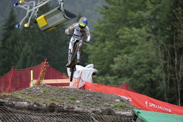 05 09 2025, ChampÃ ry, ChampÃ ry 2025 UCI Mountain Bike World Championships, Stan Nisbet GBR during the Junior Men s Downhill qualification ChampÃ ry Grand Paradis Valais Switzerland Copyright: xJustPictures.ch FrancescoxMinghettix jp-en-FrMi-MNG_2775