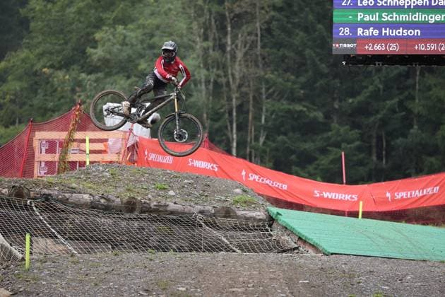 05 09 2025, ChampÃ ry, ChampÃ ry 2025 UCI Mountain Bike World Championships, Paul Schmidinger AUT during the Junior Men s Downhill qualification ChampÃ ry Grand Paradis Valais Switzerland Copyright: xJustPictures.ch FrancescoxMinghettix jp-en-FrMi-MNG_2922