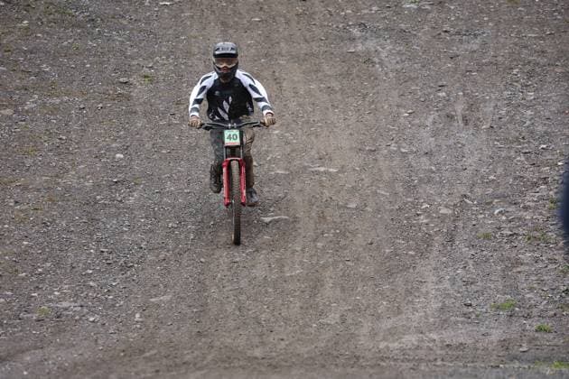05 09 2025, ChampÃ ry, ChampÃ ry 2025 UCI Mountain Bike World Championships, Seppy Binsbergen NZL during the Junior Men s Downhill qualification ChampÃ ry Grand Paradis Valais Switzerland Copyright: xJustPictures.ch FrancescoxMinghettix jp-en-FrMi-MNG_2927