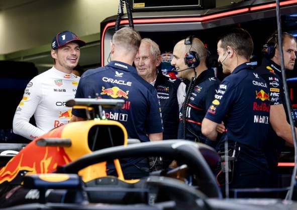 MONZA - Max Verstappen (Red Bull Racing) talks with Helmut Marko (Red Bull Racing) and Gianpiero Lambiase (Red Bull Racing) before the first free practice session for the Italian F1 Grand Prix at the Monza Circuit. ANP SEM VAN DER WAL xVIxANPxSportx xxANPxIVx 535048481 originalFilename: 535048481.jpg