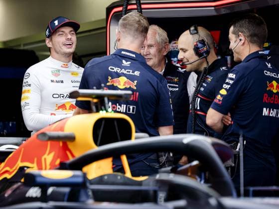 MONZA - Max Verstappen (Red Bull Racing) talks with Helmut Marko (Red Bull Racing) and Gianpiero Lambiase (Red Bull Racing) before the first free practice session for the Italian F1 Grand Prix at the Monza Circuit. ANP SEM VAN DER WAL xVIxANPxSportx xxANPxIVx 535048563 originalFilename: 535048563.jpg
