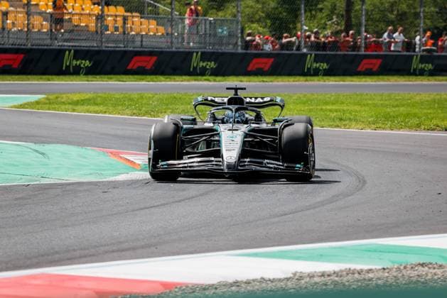 Formula 1 Pirelli Gran Premio d’Italia 2025 Alexis Perrin OVERTAKE MAXPPP - 05 09 2025 63 RUSSELL George (gbr), Mercedes AMG Petronas, action at the Formula 1 Pirelli Gran Premio d’Italia 2025, the 16th round of the 2025 FIA Formula 1 World Championship, WM, Weltmeisterschaft at Autodromo Nazionale Monza in Monza, Italy, from 04 to 07 September 2025  Copyright: xOVERTAKE MAXPPPxAlexisxPerrinx OVT202509059228 OVT202509059228