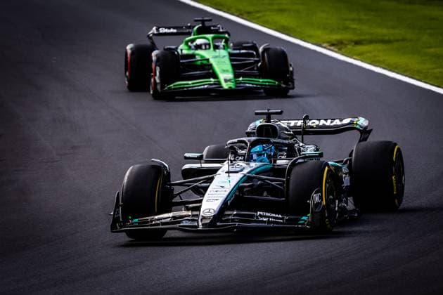 F1 ITALIAN GRAND PRIX FRIDAY George Russell of Great Britain and Mercedes AMG Petronas F1 Team, Nico Hulkenberg of Germany and Stake F1 Team Kick Sauber during friday s practice of the F1 Grand Prix of Italy - Formula 1 Pirelli Gran Premio D Italia 2025 at Autodromo Nazionale Monza Circuit on September 05, 2025, in Monza, Italy. Copyright: xx 080A4532
