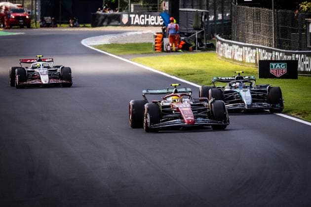 F1 ITALIAN GRAND PRIX FRIDAY Lewis Hamilton of Great Britain and Scuderia Ferrari, Andrea Kimi Antonelli of Italy and Mercedes AMG Petronas F1 Team, Oliver Bearman of Great Britain and Haas F1 Team during friday s practice of the F1 Grand Prix of Italy - Formula 1 Pirelli Gran Premio D Italia 2025 at Autodromo Nazionale Monza Circuit on September 05, 2025, in Monza, Italy. Copyright: xx 080A4650