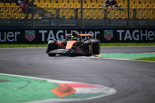 F1 Grand Prix of Italy - Practice Lando Norris of the McLaren F1 Team drives during the free practice of the Italian GP, the 16th round of the Formula 1 World Championship, WM, Weltmeisterschaft at Autodromo Nazionale di Monza in Monza, Lombardy, Italy, on September 5, 2025. Monza Lombardy Italy  Copyright: xAndreaxDiodatox originalFilename:diodato-formula1250905_npeb4.jpg